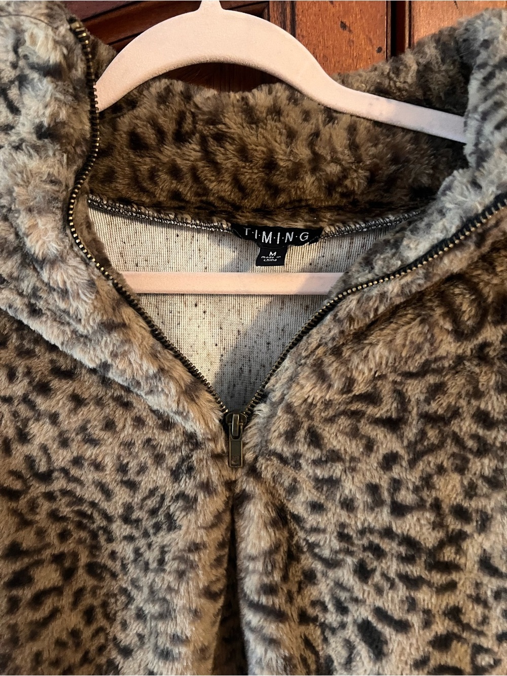 Leopard Print Cropped Pullover - Picture 2 of 3